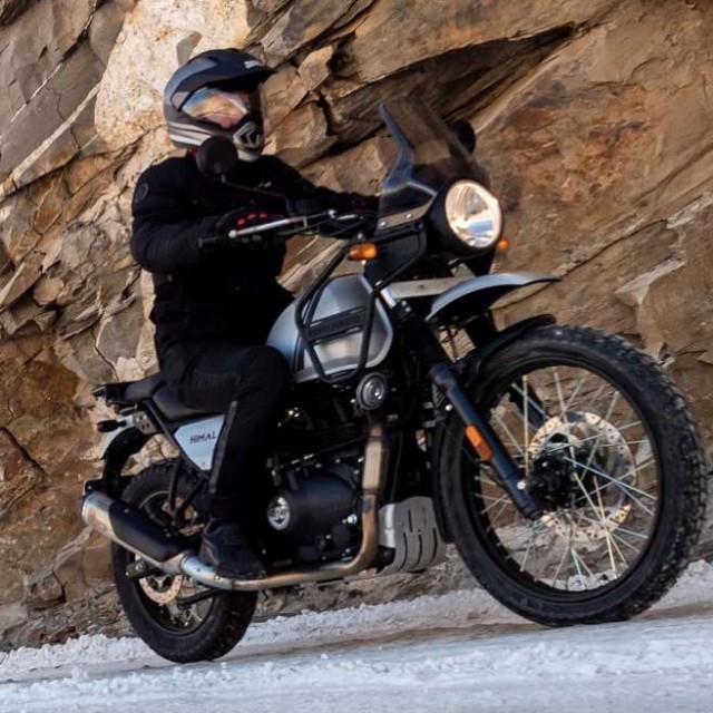 Embárcate en tu próxima aventura con la Royal Enfield Himalayan 400 🏔️🏍️ Con su diseño resistente, capacidades todo terreno y motor potente, esta motocicleta está lista para llevarte al viaje de tu vida. ¿Estás listo para explorar  al aire libre como nunca antes? 
#RoyalEnfieldHimalayan #AdventureAwaits #RideTheHimalayan #RoyalEnfieldRosario"